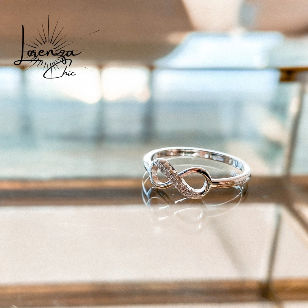 Anillo Infinito con Circones Talla 8