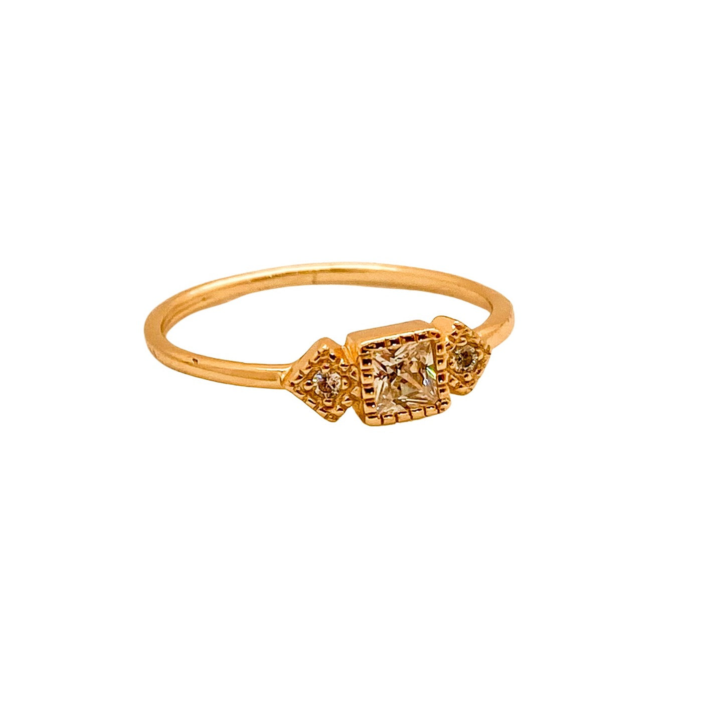 Anillo Triple Circon Estilo Hindu con Bano de Oro